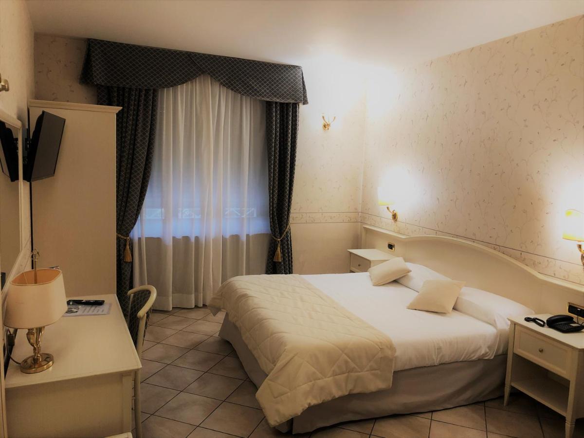 Hotel La Noce Chivasso Exterior photo